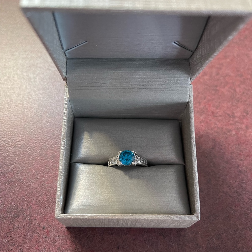 Topaz Ring - Picture 4 of 4